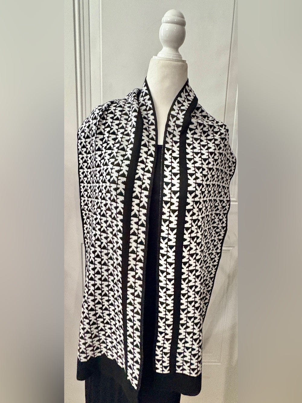 Michael Kors Black & White Signature Knit Scarf